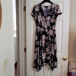 Perceptions New York, size Large, Black, white, beige